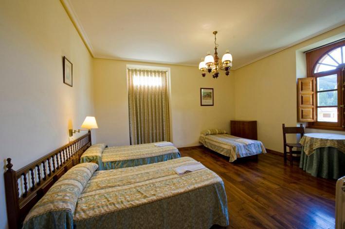 Hotel Restaurante La Casilla กันกัส เดล นาเซอา ห้อง รูปภาพ