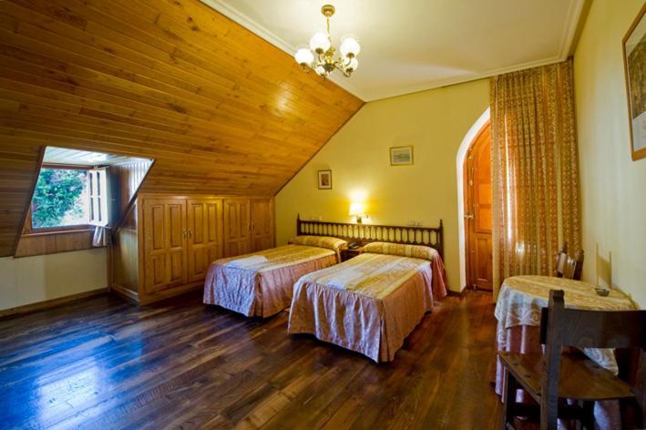 Hotel Restaurante La Casilla กันกัส เดล นาเซอา ภายนอก รูปภาพ